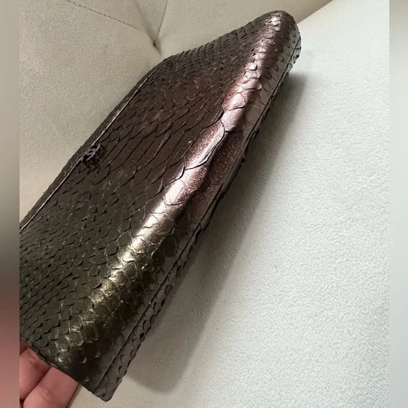 Chanel iridescent Metallic Snakeskin Cc Clutch - Picture 9 of 10